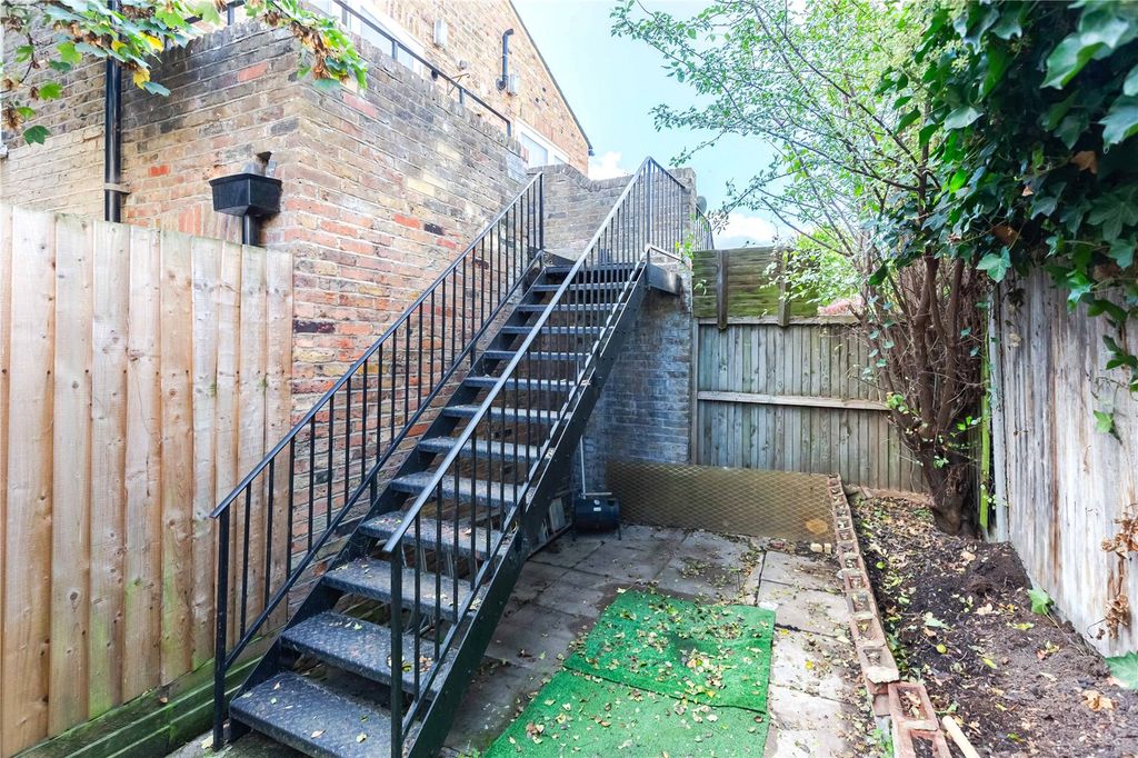 Property photo 3 of 7 Picture No. 12