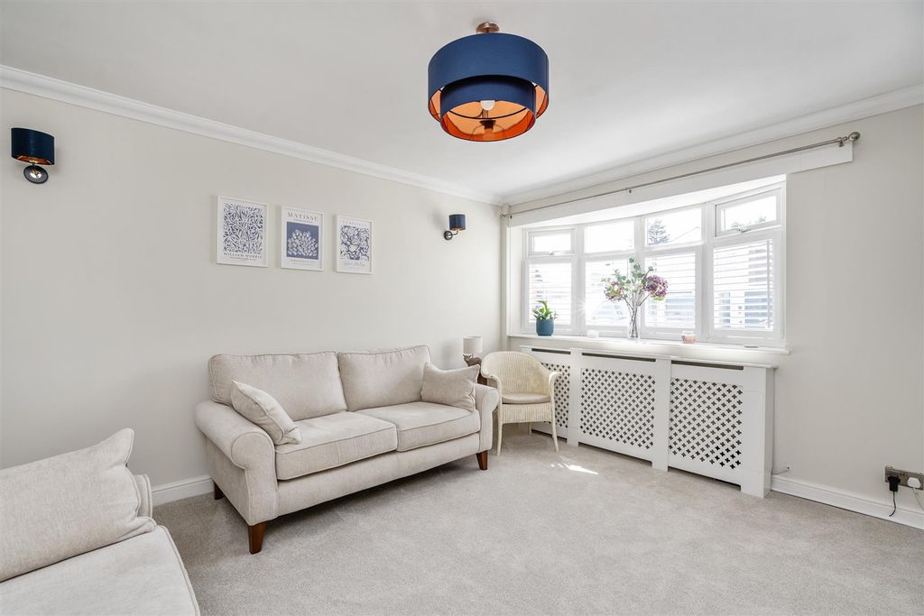 Property photo 3 of 17 4 Ravenswood Drive_2.Jpg