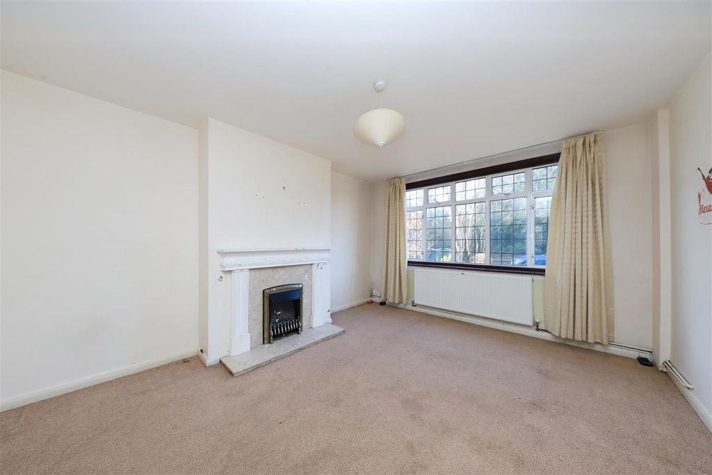 Property photo 2 of 15 Pinner View