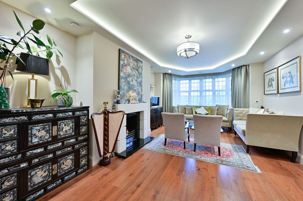 Property photo 2 of 33
