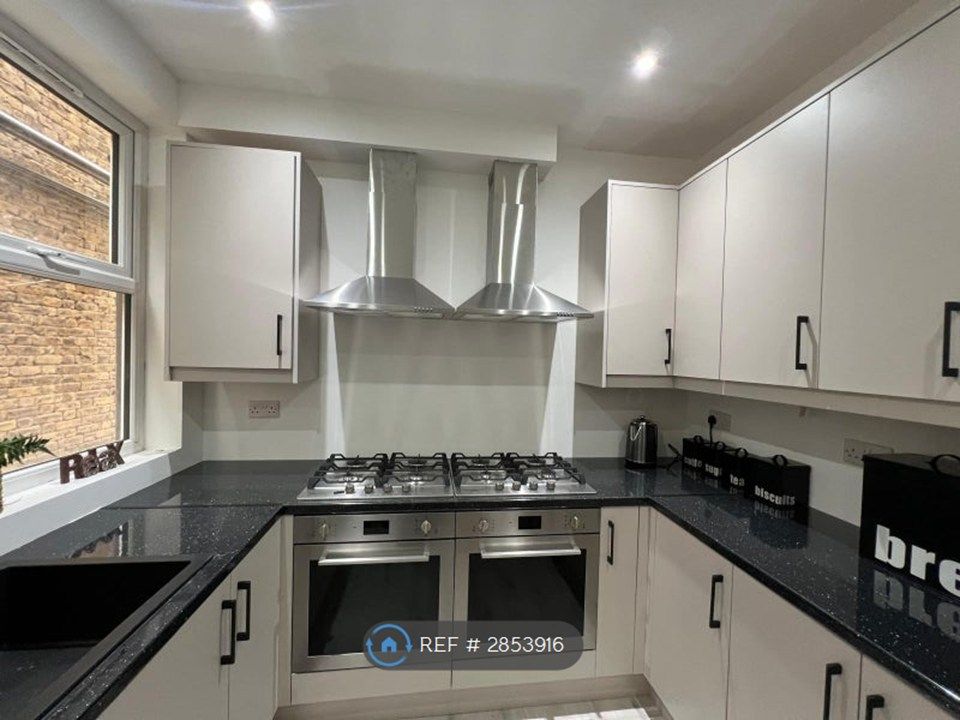 Property photo 3 of 8 Kitchen