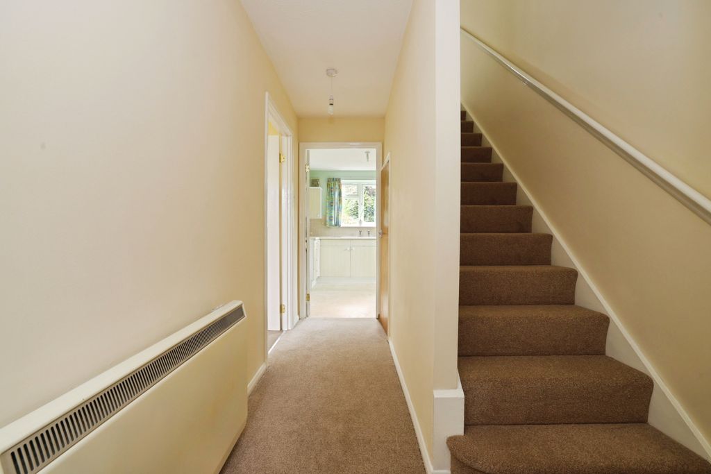 Property photo 2 of 21 Entrance Hall