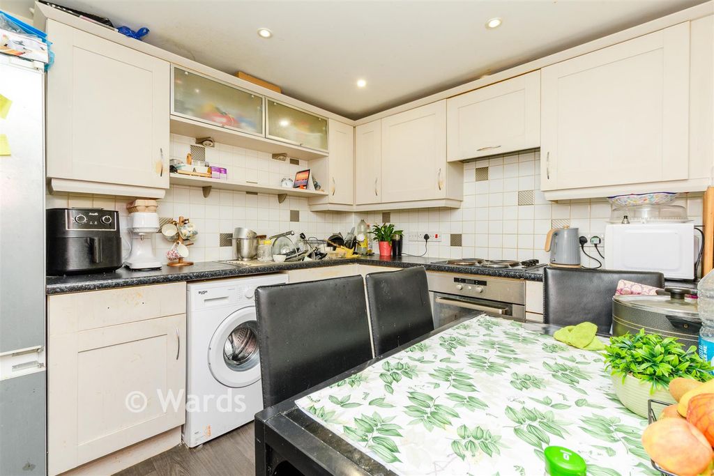 Property photo 1 of 6 Kitchen