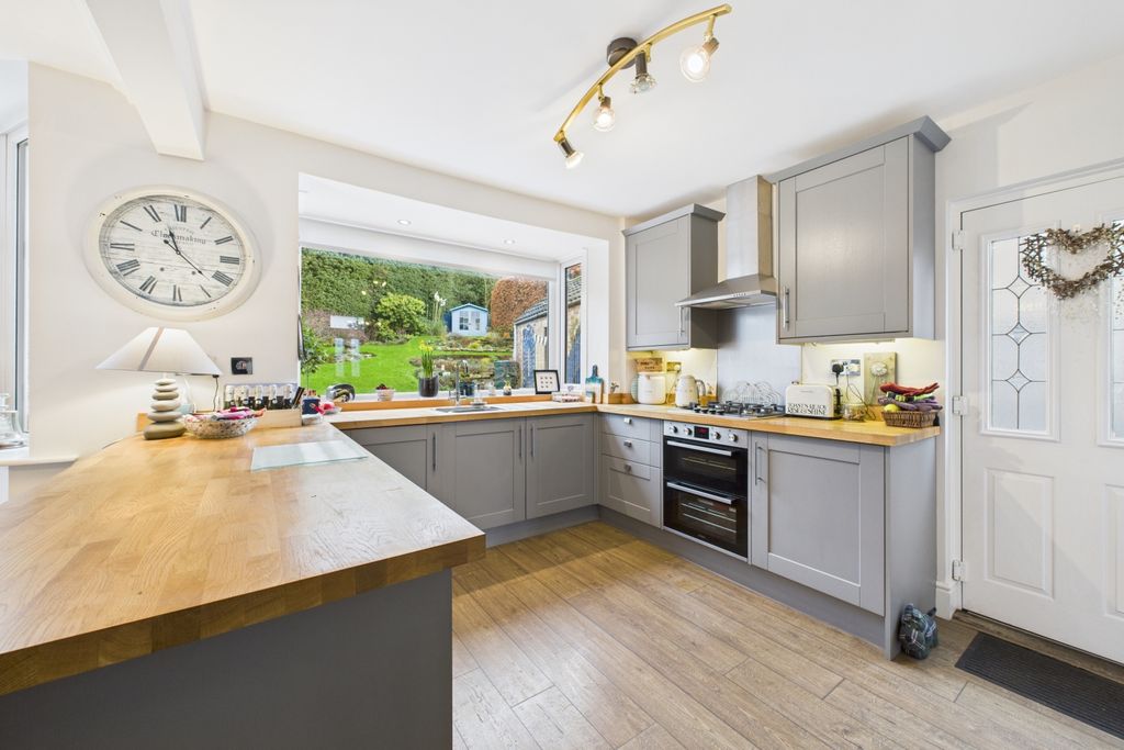 Property photo 3 of 32 Kitchen