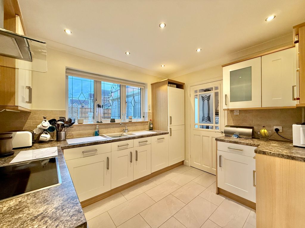 Property photo 2 of 17 Kitchen