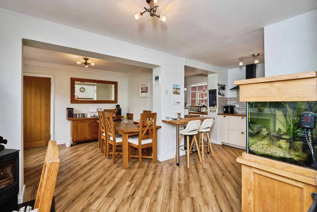 Property photo 2 of 26