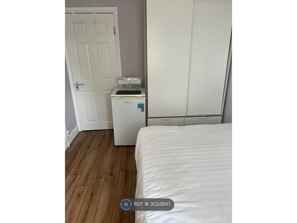 Property photo 3 of 12 Room 1