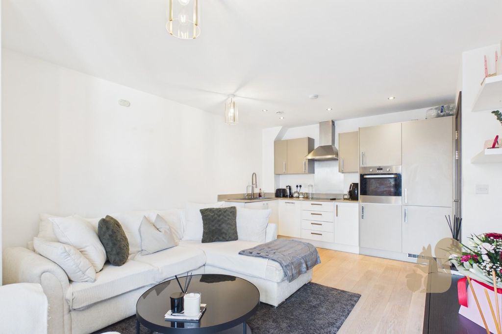 Property photo 2 of 10 Cam01814G0-Pr0089-Still001.Jpg