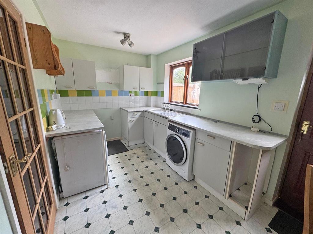 Property photo 3 of 5 Kitchen