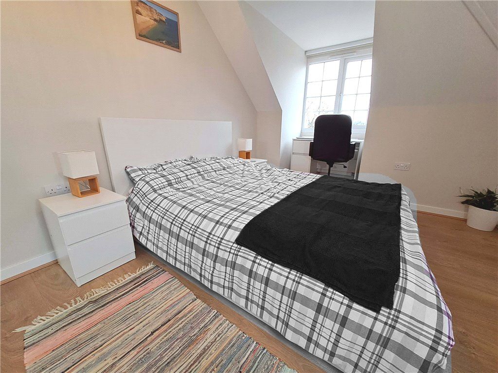 Property photo 2 of 16 Bedroom