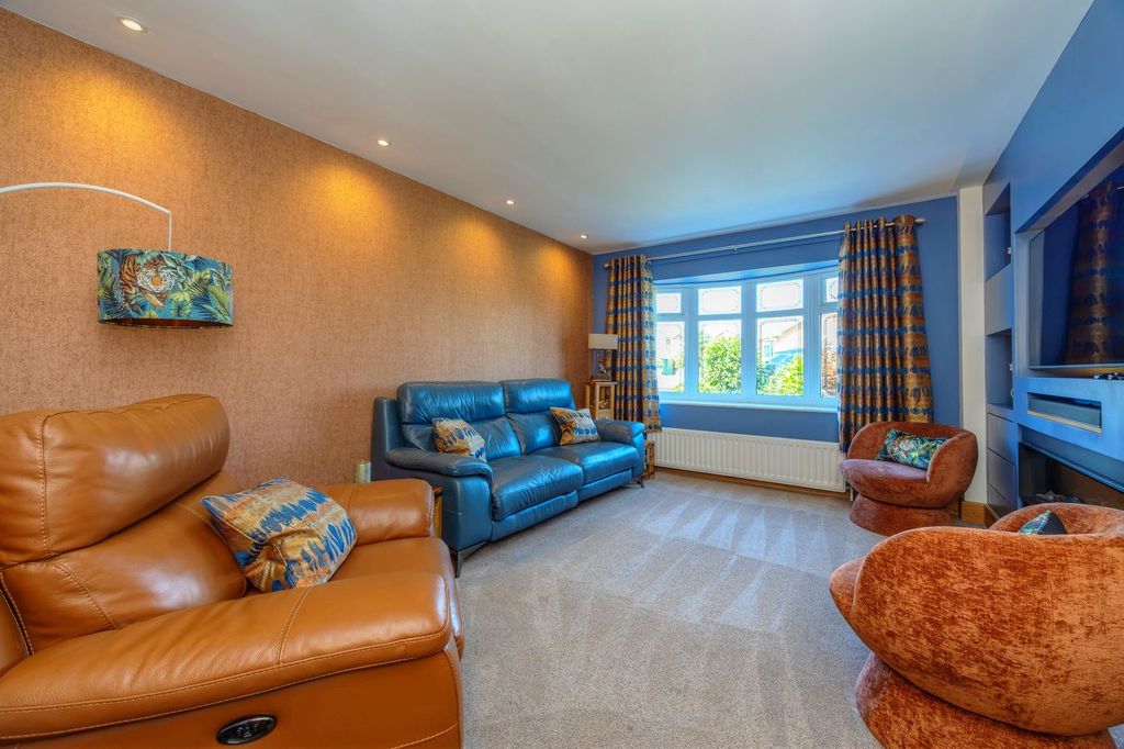 Property photo 2 of 30