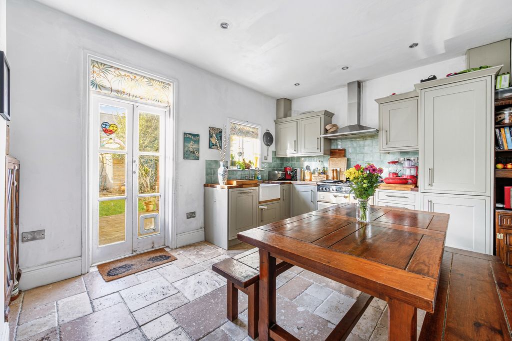 Property photo 3 of 11 Photo 4