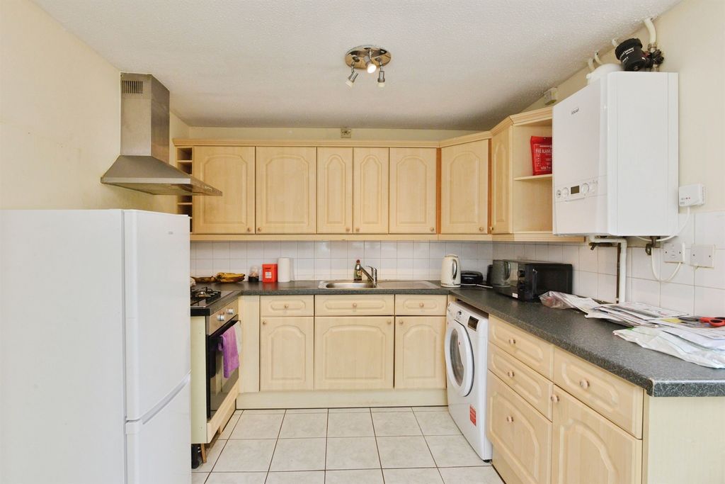 Property photo 2 of 11