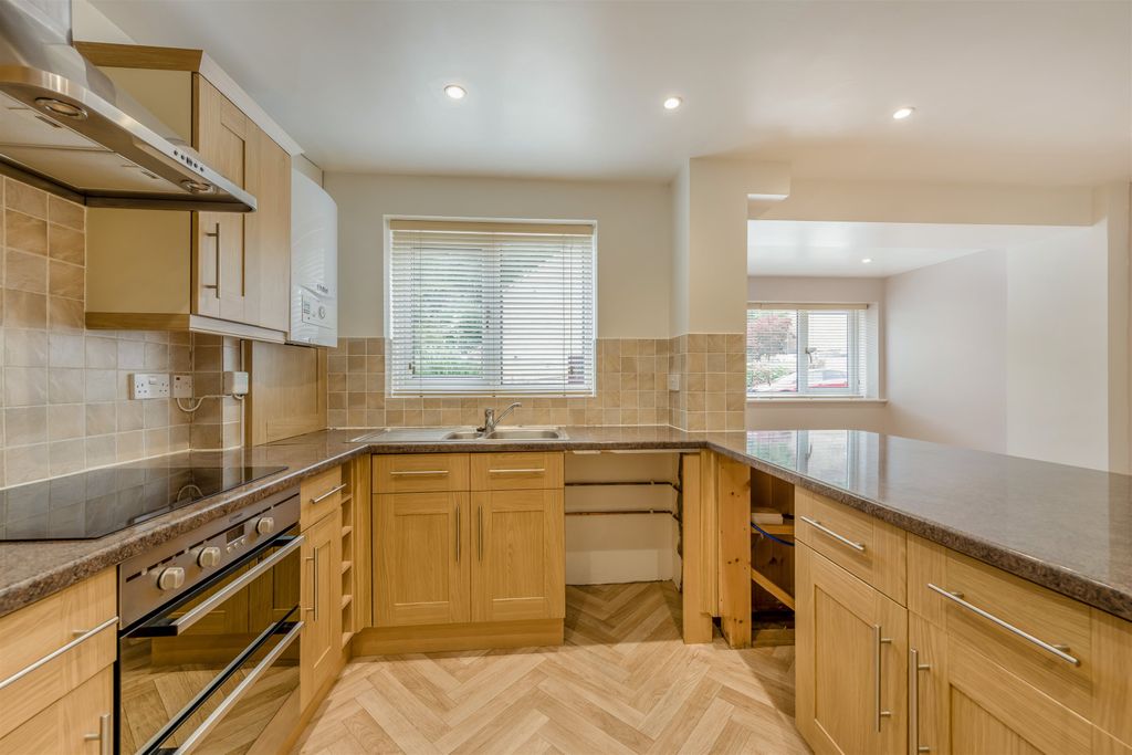 Property photo 3 of 35