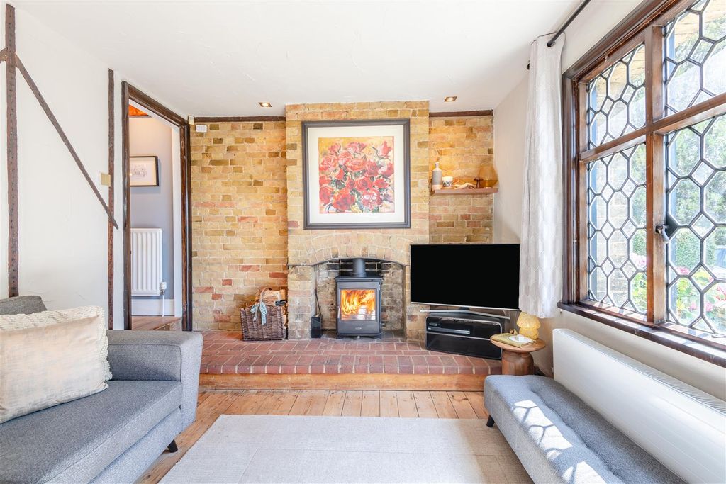 Property photo 3 of 18 8649125-Interior02.Jpg