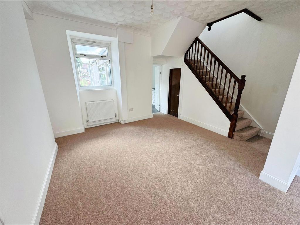 Property photo 2 of 25