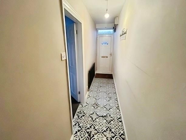 Property photo 3 of 24 3B294476-Hall 201.Jpg