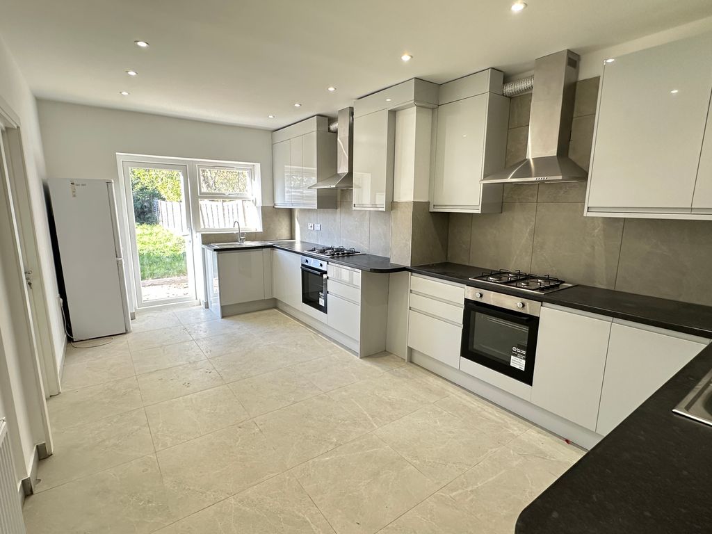 Property photo 2 of 33