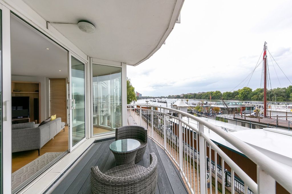 Property photo 2 of 22 Picture No. 15