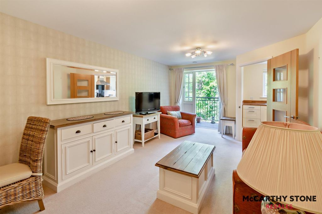 Property photo 2 of 25 8596891-Interior01-800.Jpg