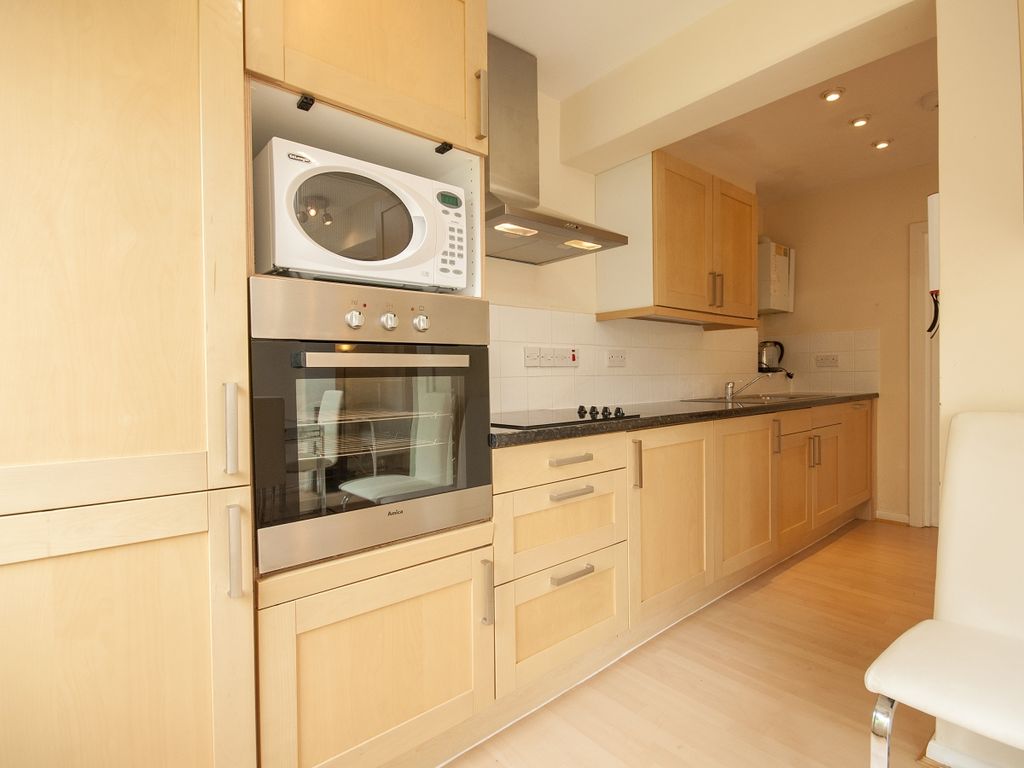 Property photo 3 of 8 Kitchen1