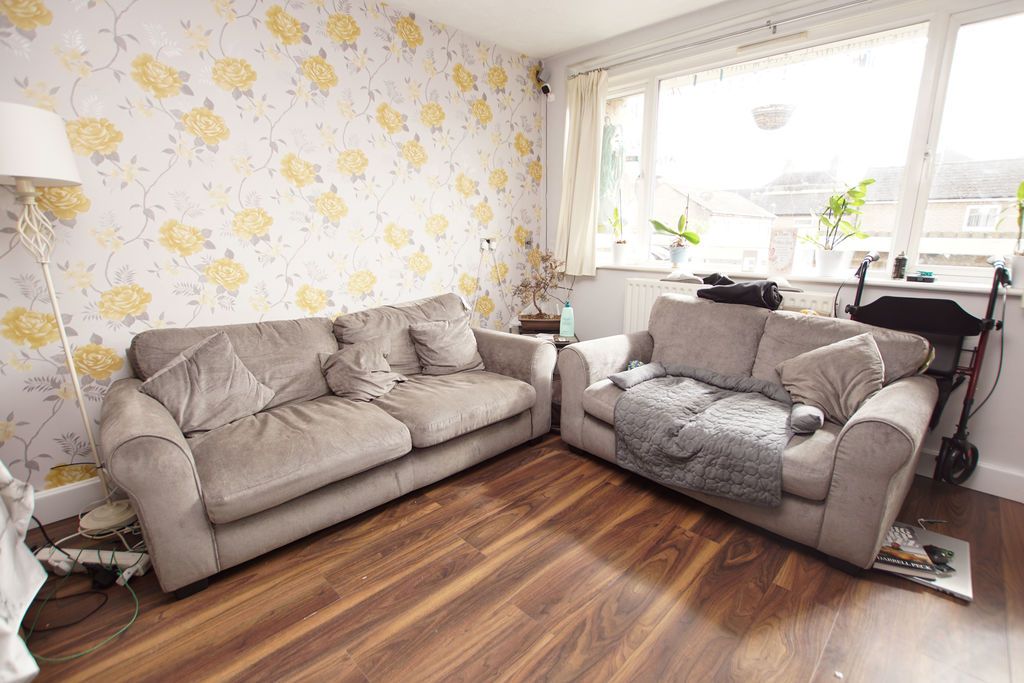 Property photo 3 of 11 Lounge