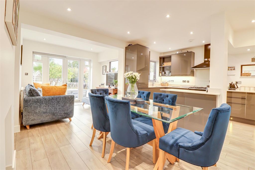 Property photo 2 of 30