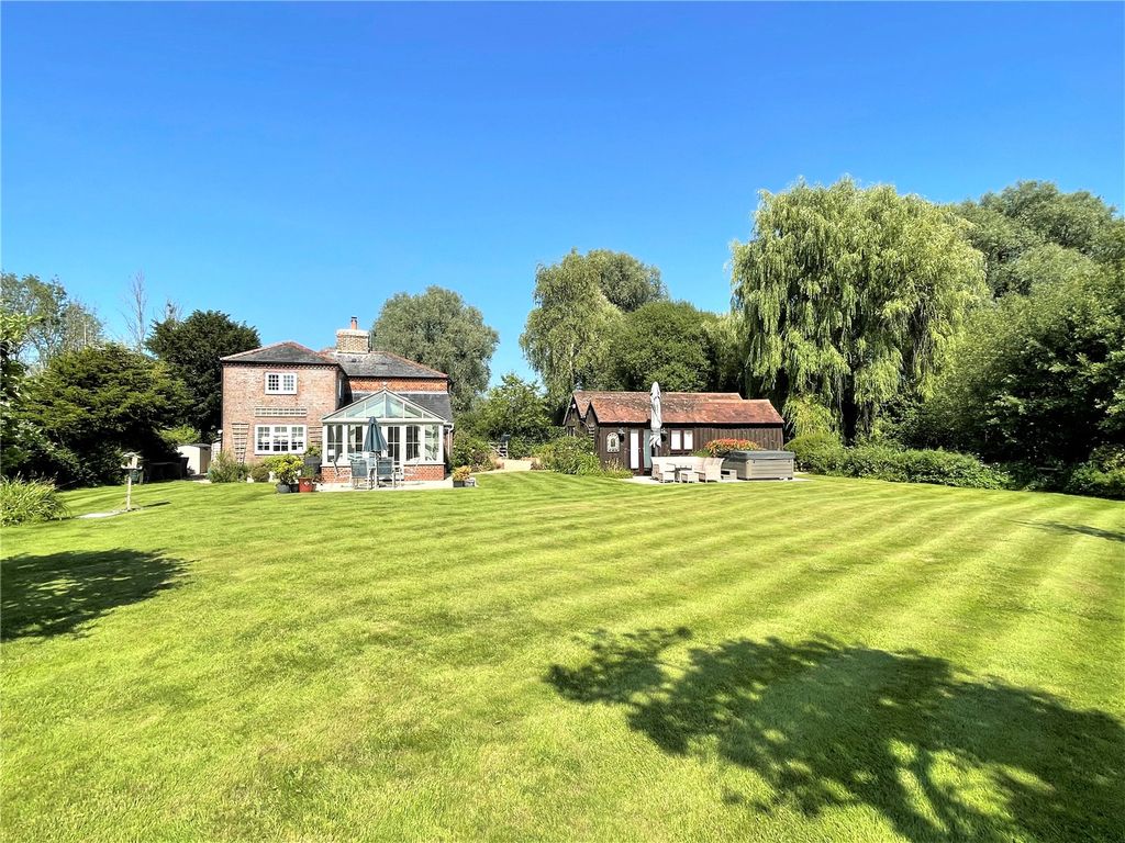 Property photo 2 of 32 Picture No. 77