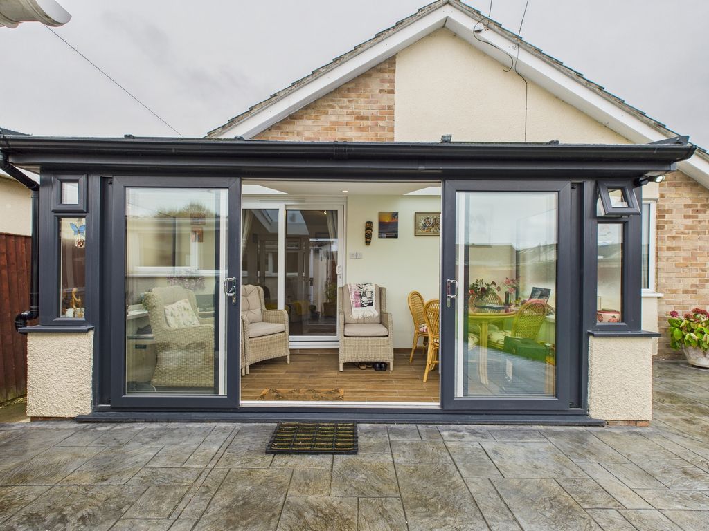 Property photo 2 of 18 Conservatory