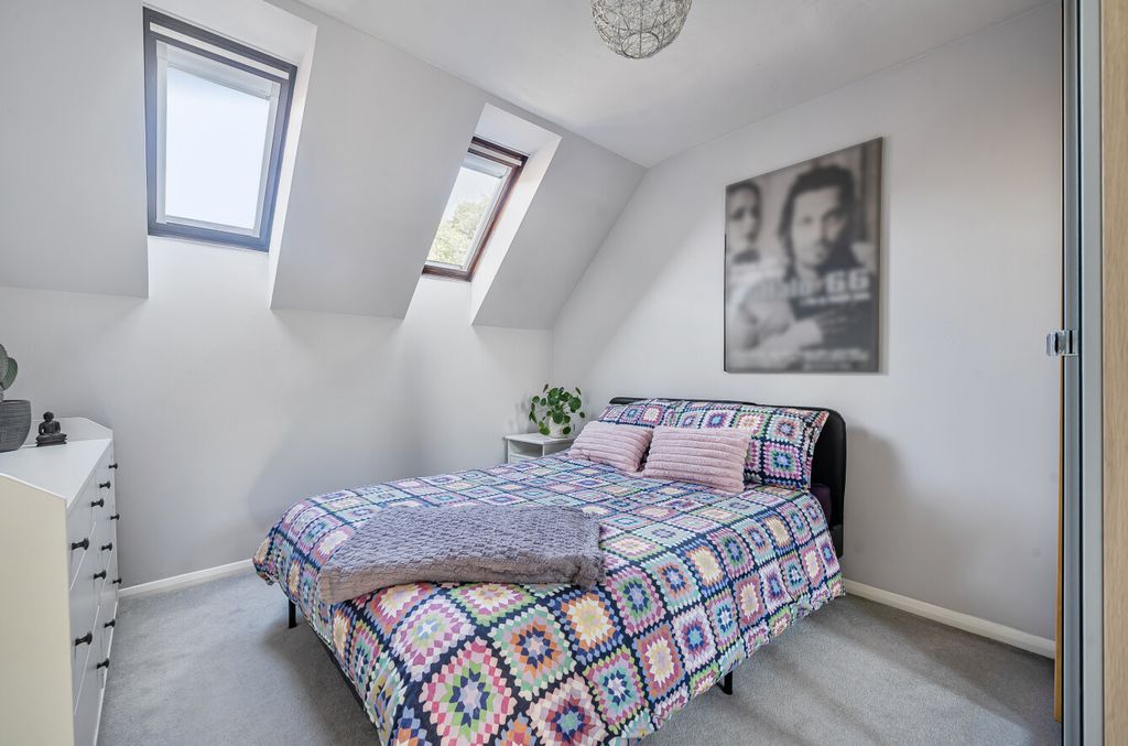 Property photo 1 of 12 1343859-13-68Aded...