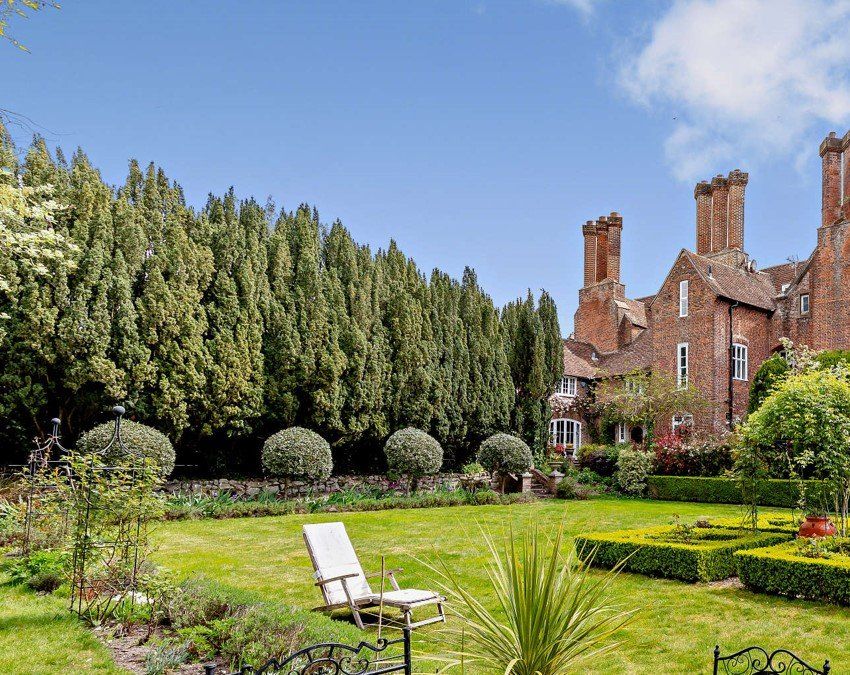 Property photo 2 of 28 Garden