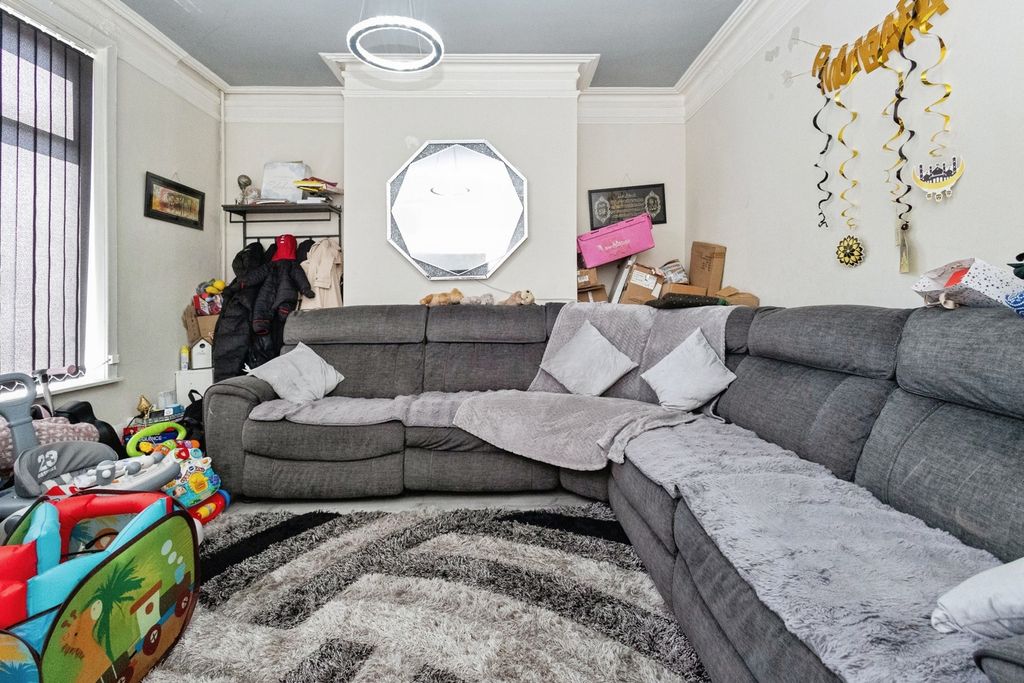 Property photo 3 of 12 Pbox-Img.Jpg