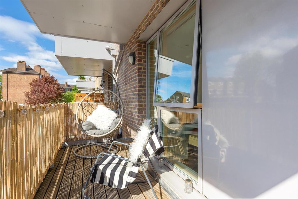 Property photo 2 of 13 386B1420-Hdr.Jpg