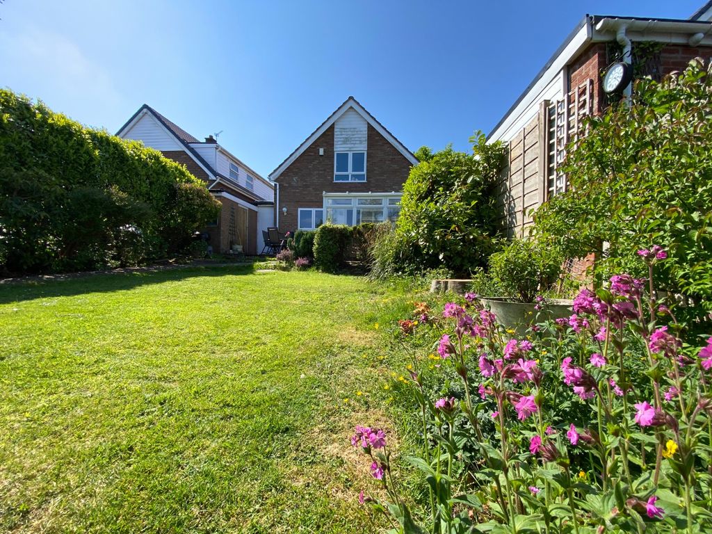 Property photo 2 of 28 Garden