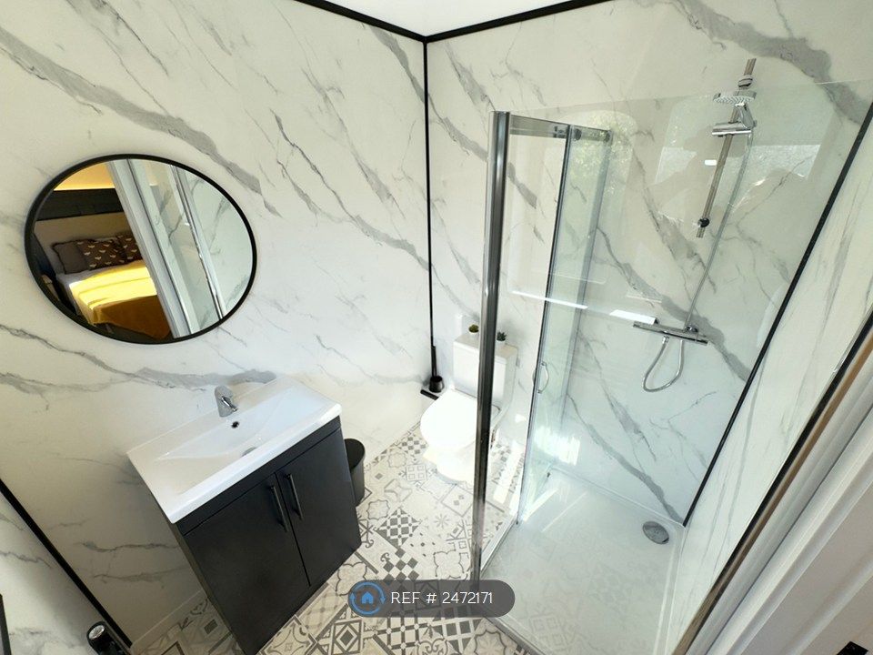 Property photo 2 of 26 Room 4 Ensuite