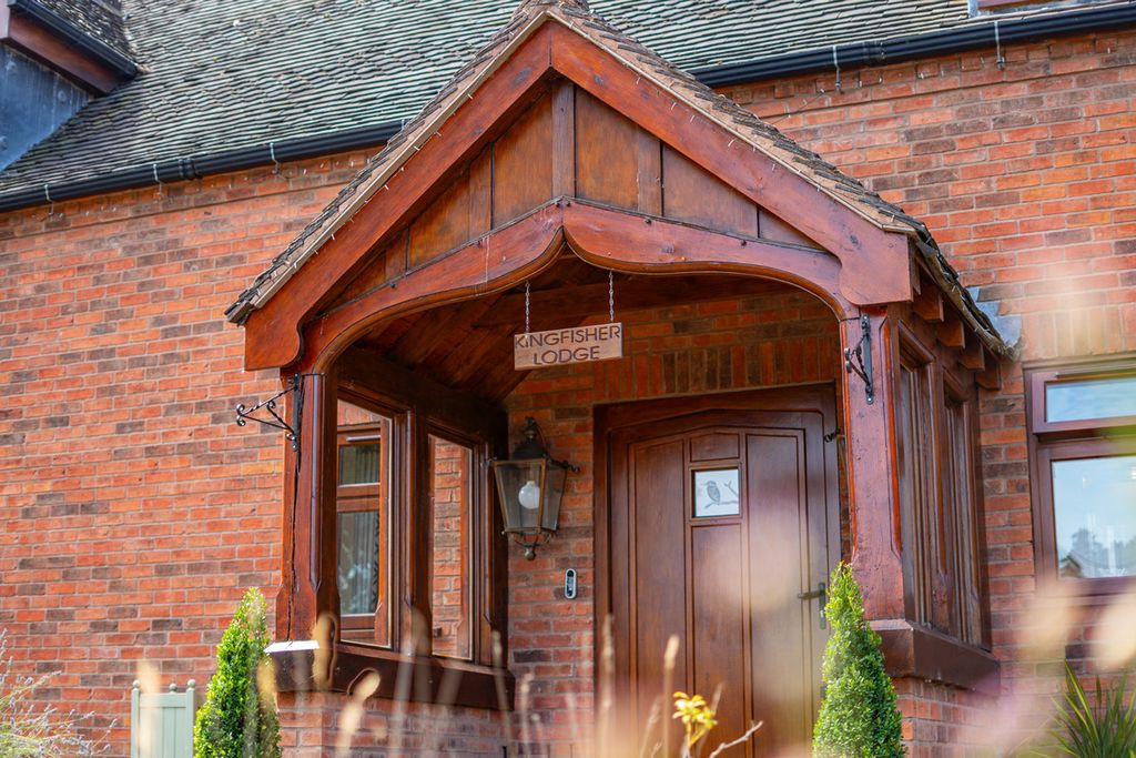 Property photo 2 of 35