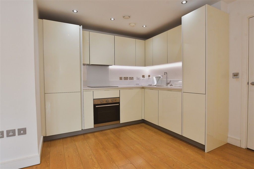 Property photo 2 of 6 Kitchen