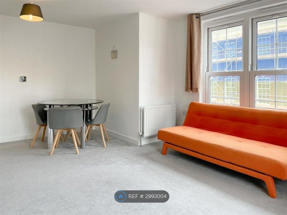 Property photo 3 of 14 Living Room