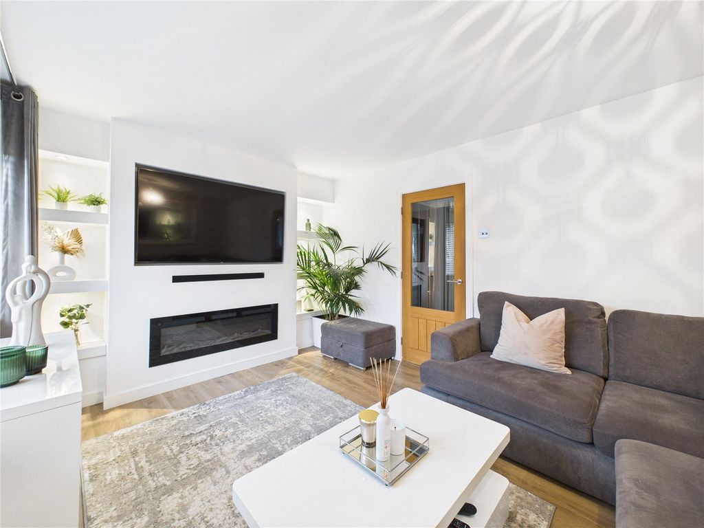 Property photo 1 of 25 Picture No. 11