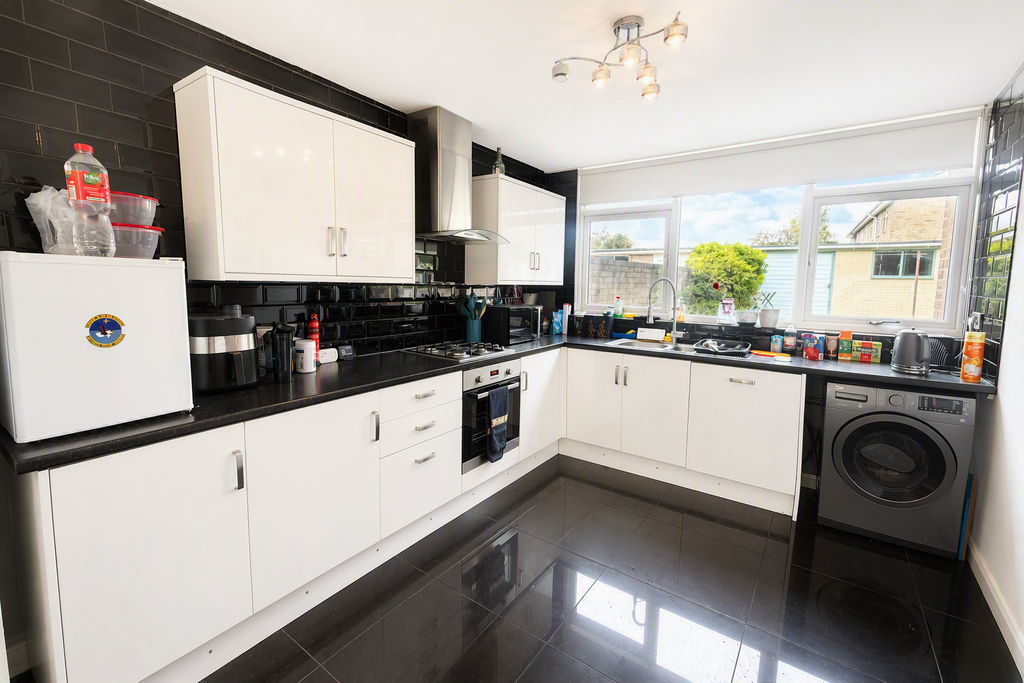 Property photo 2 of 12 Kitchen
