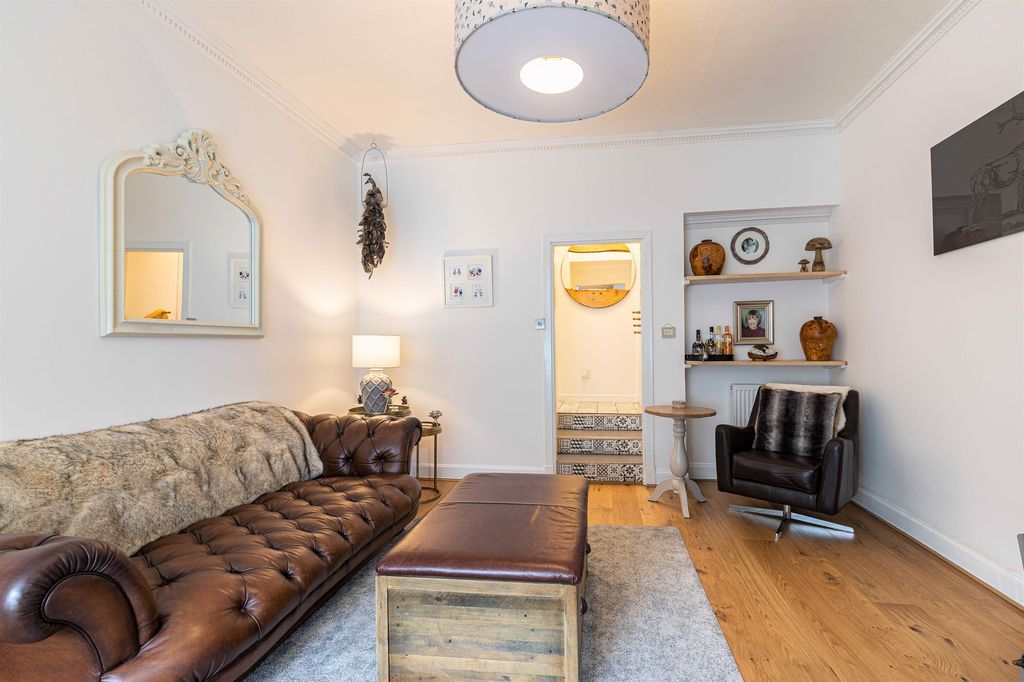 Property photo 1 of 13 Lounge Aspect 2
