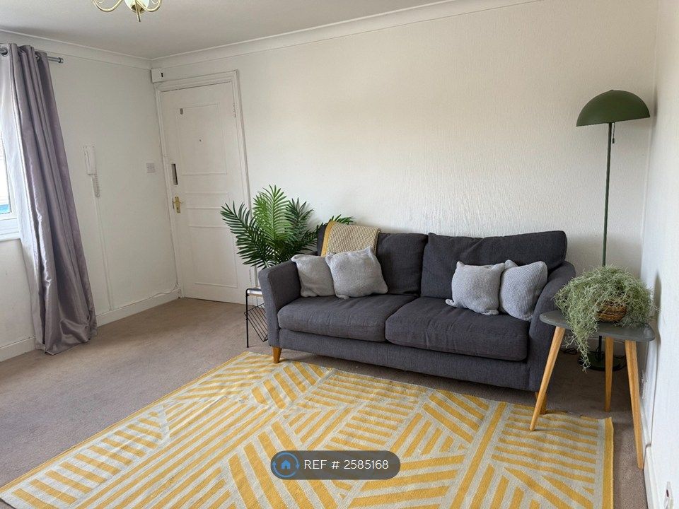 Property photo 1 of 10 Living Room 1