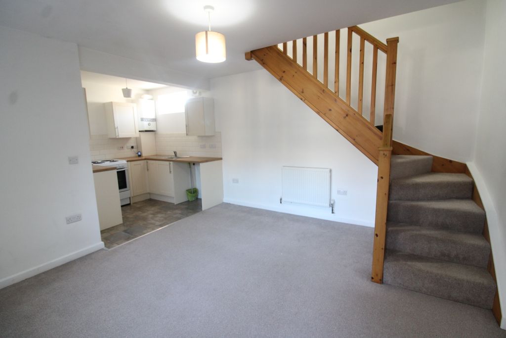 Property photo 3 of 6 Lounge 1