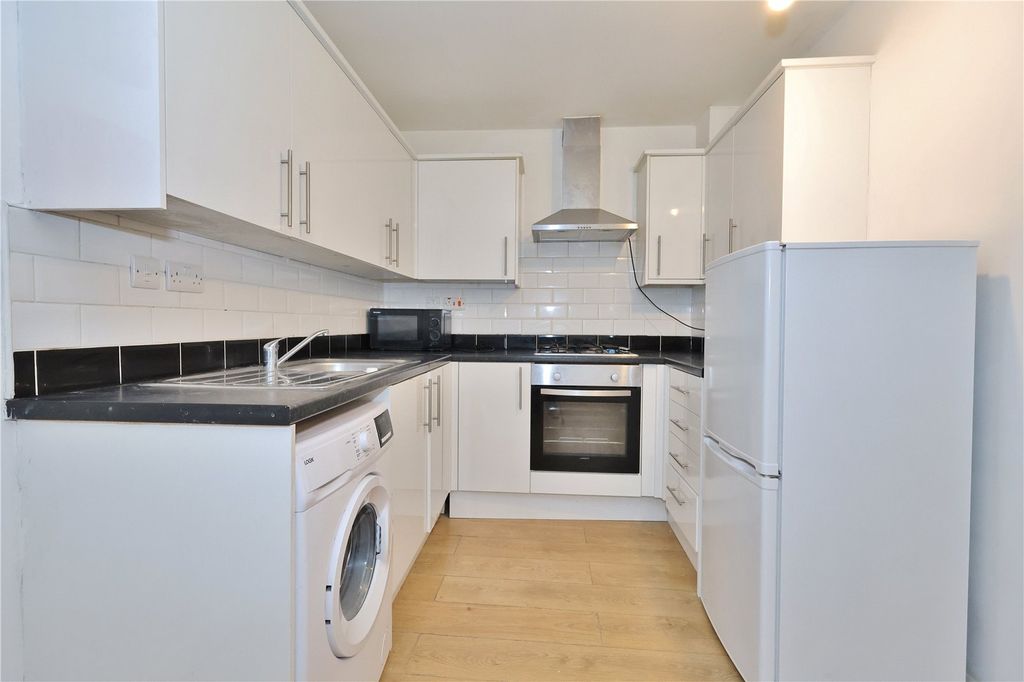 Property photo 2 of 8 Picture No. 13