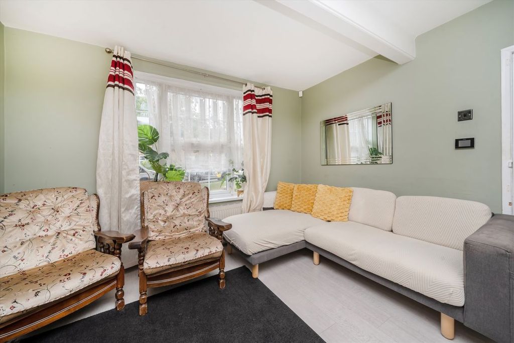 Property photo 2 of 6