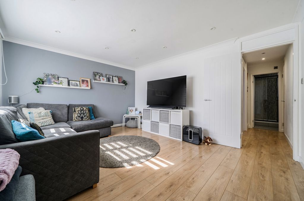 Property photo 3 of 19 1476702-1-6A34192...