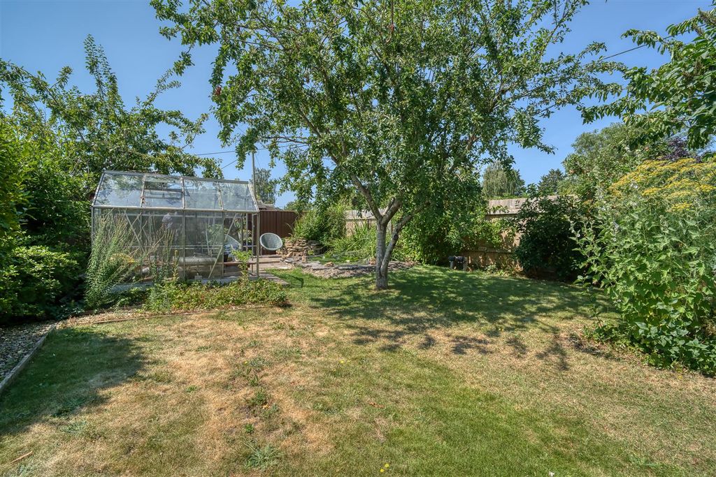 Property photo 3 of 10 Garden