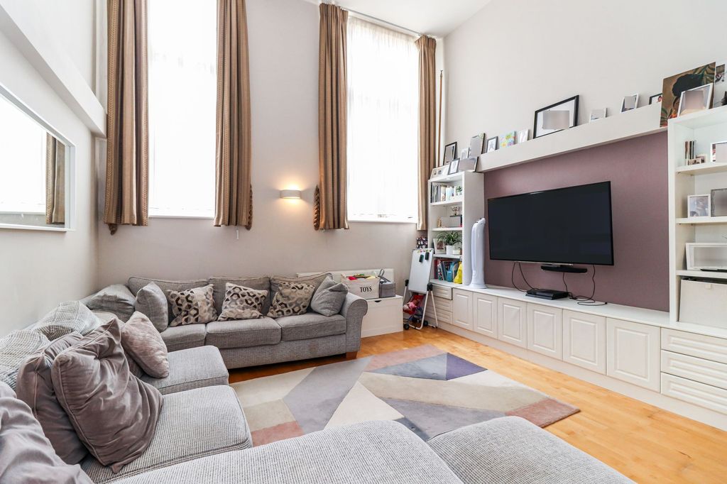 Property photo 2 of 19