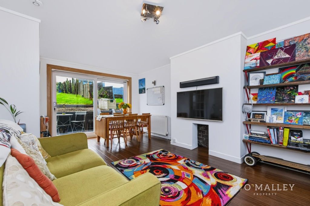 Property photo 2 of 12 Lounge/Dining Area