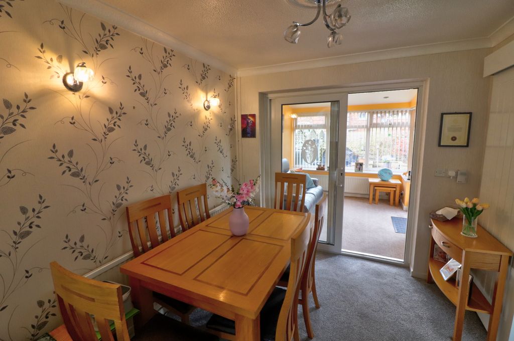 Property photo 3 of 14 Dining Room